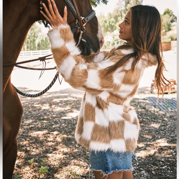 34 Absolutely beautiful Checkerboard Faux Fur Coat Jacket - Picture 5 of 7